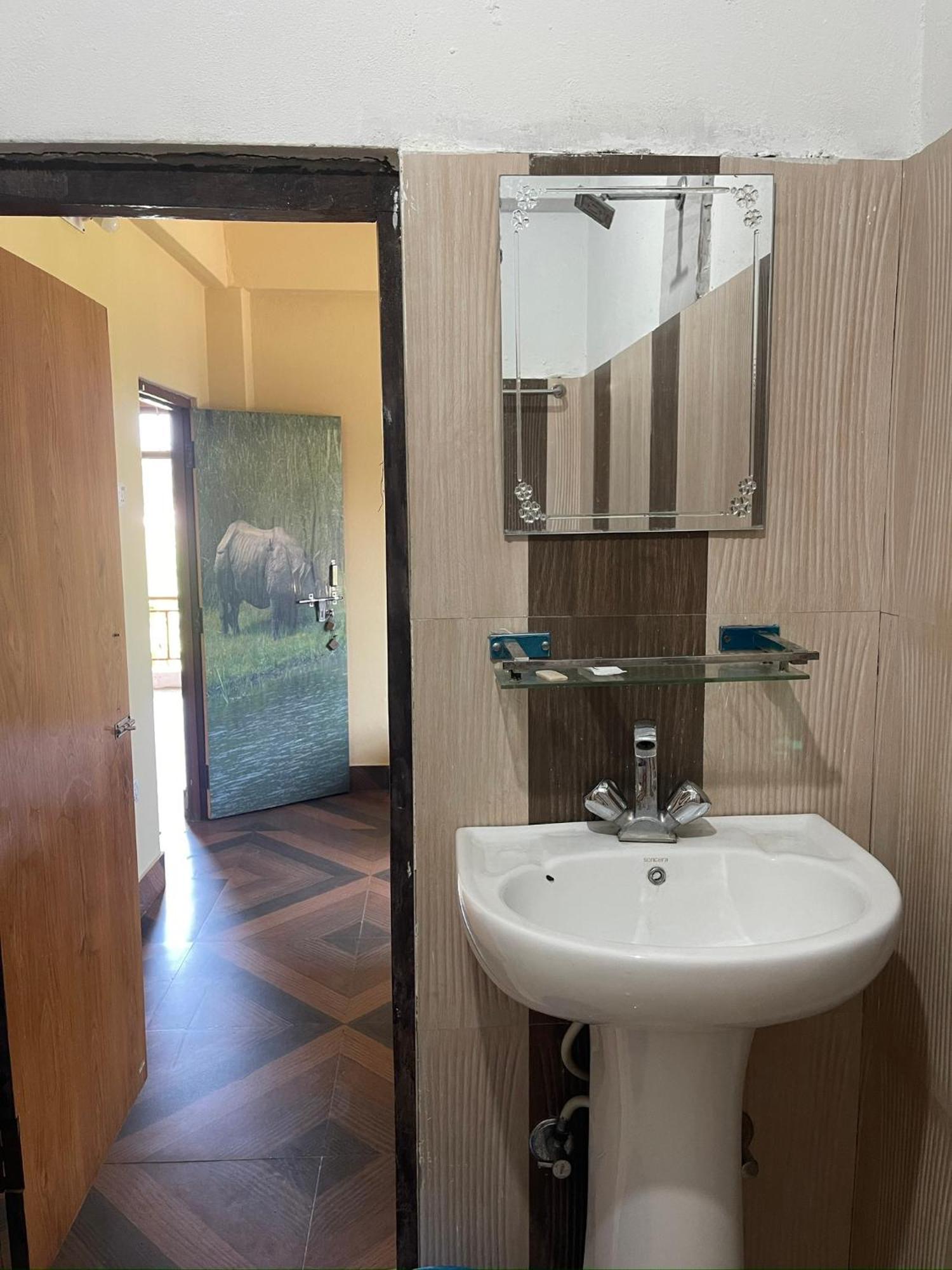 Tara Guesthouse - Sauraha,Chitwan Экстерьер фото